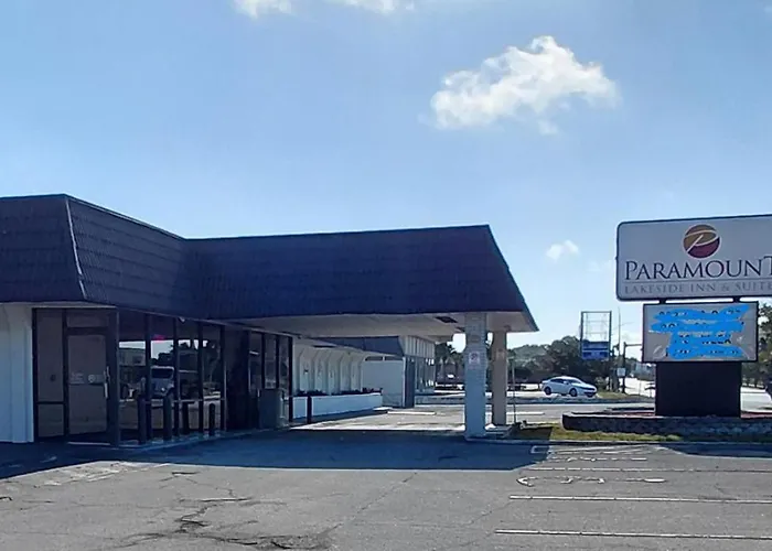 Paramount Lakeside Inn & Suites